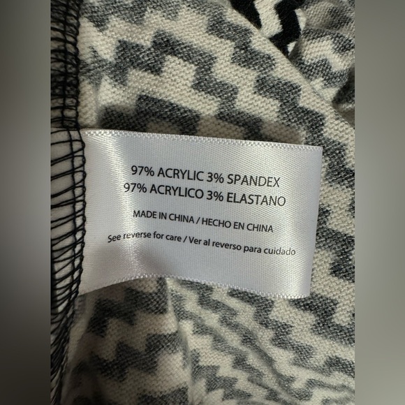 The Limited chevron convertible tunic oversized cardigan size Medium NWT - Picture 7 of 10